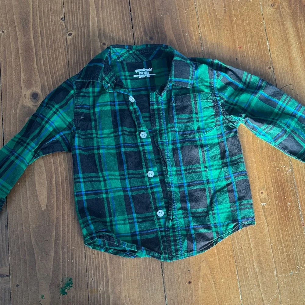 OshKosh B'gosh Kids Shark Print and Green Plaid‎ Shirts